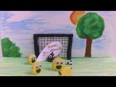 180609  Auf dem Fußballplatz Sandra und Chrissi