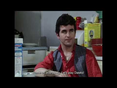 Young Ones, The S01E03: "Boring" - Let's Play Daleks!