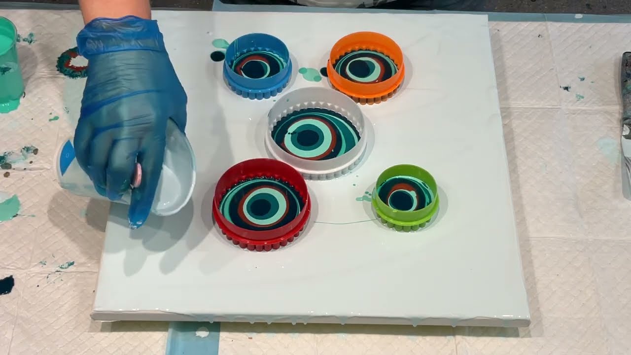 Wasn’t expecting that ~HAVE YOU TRIED A COOKIE CUTTER ACRYLIC POUR 🤩OCEAN INSPIRED COLOURS