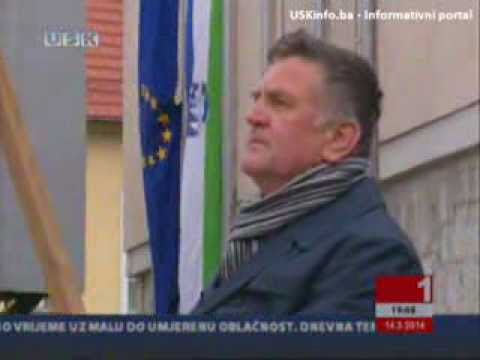 USKinfo.ba - Sead Malkoč jedini protestant na gradskom trgu u Bihaću