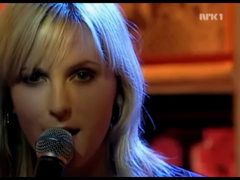 Maria Arredondo .  Burning Live On Topp 20 2004 11 12