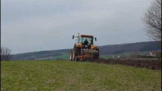 preview picture of video 'Labours avec Renault / Ploughing with Renault'