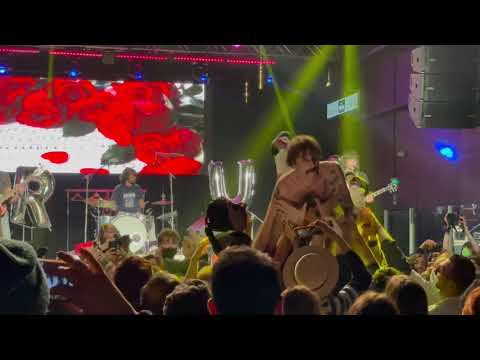 Auroro Borealo - Villano - stage diving - Live @Magazzini Generali  Milano - 15/12/2021