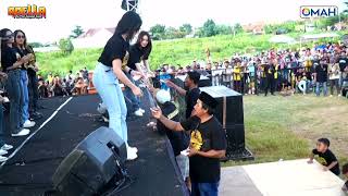 Download lagu ADELLA LIVE MATAHARI  DERITA DI ATAS DERITA mp3