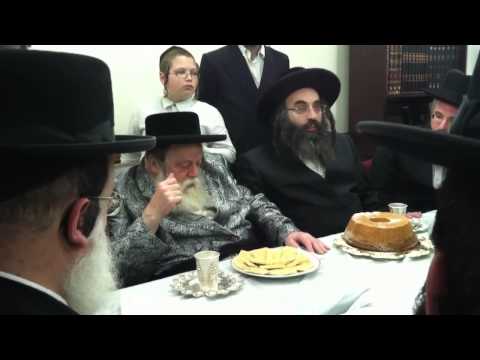 Toldos Avrohom Yitzchok Rabbi Talking at the Kabolas Ponim in Spinka Airmont