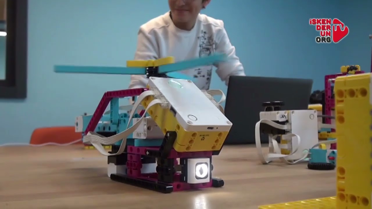 İskenderun Gençlik Merkezi’nde robot yapıyorlar…