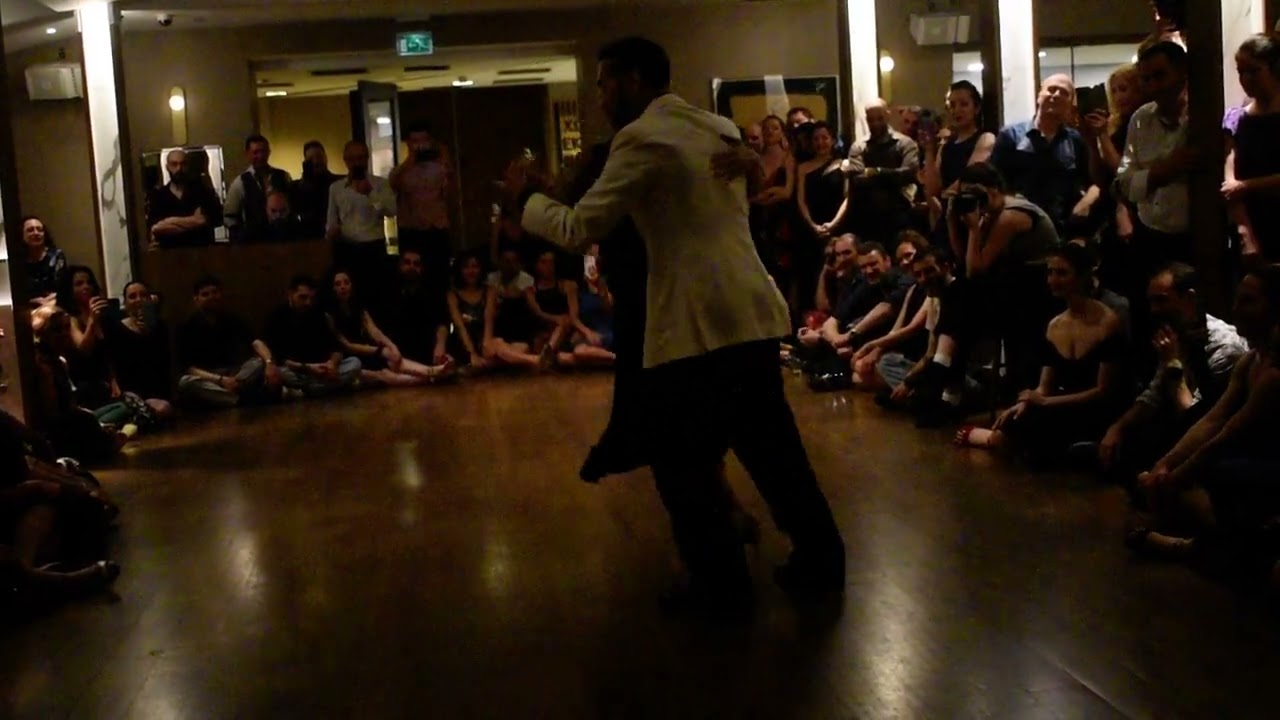 Video thumbnail for Qué tiempo aquel - Alejandra Mantiñan y Loukas Balokas Athens 27-05-2023 2/5