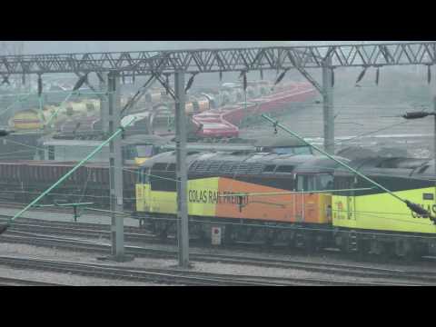 90048+044,sb Coatbridge Daventry Russell containers out of Bas Hall sidings 28,3,17