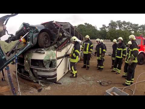 [Helmkamera] Übung Busrettung 2013 / [helmet cam] bus rescue training 2013
