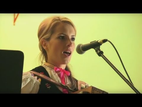 Vlasta Mudríková - Vlasta Mudríková na karnevale v Kvášove