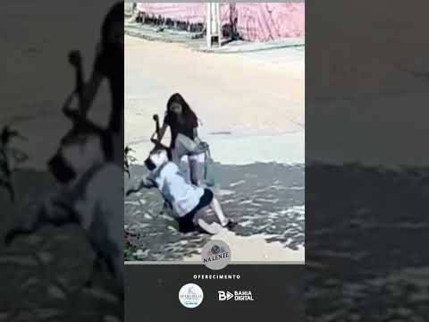 IDOSO É ROUBADO POR MULHERQUE OFERECEU AJUDA COM SACOLAS EM MATEUS LEME