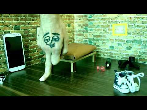 Geschwollenes Gelenk auf der Hand, dass es sein kann, Geschwollen und wund Gelenk des Fingers auf der Hand in Flexion