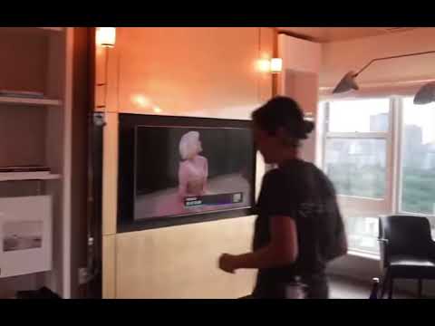 Justin Bieber & Hailey reacting to Billie Eilish at the met gala