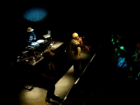 Jungle Brothers & BluRum13 @ Moods Zürich 23 10 09 Love In Ya freestyle