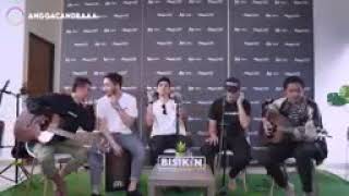 Download lagu Angga Candra ft Govinda ~ siapa yang pantas mp3 Download lagu Angga Candra ft Govinda ~ siapa yang pantas mp3