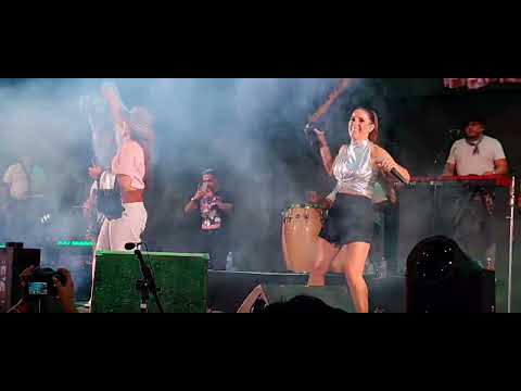 Euge Quevedo and Sole Pastorutti wave their ponchos and sing together! #JesusMaria Cordoba 2025