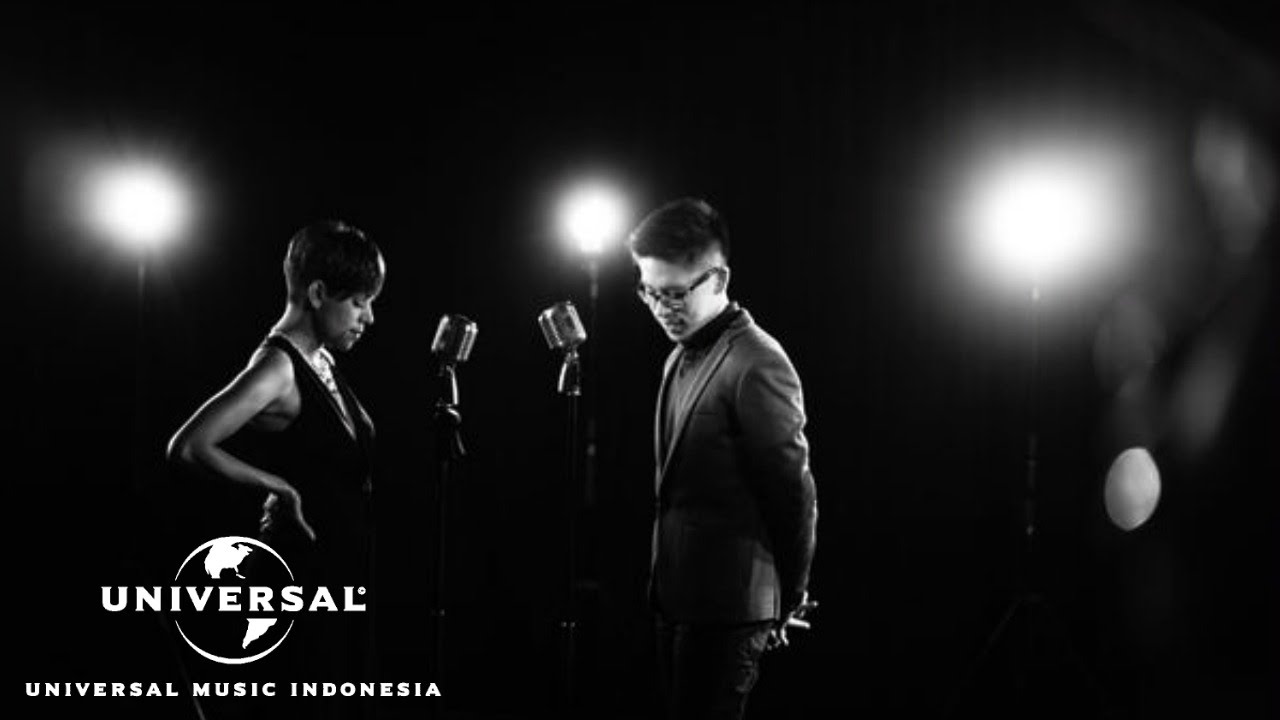 Kevin Lim ft. Nowela - Cinta Kita Beda (Official Music Video)