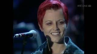 Luciano Pavarotti &amp; Dolores O&#39;Riordan - Ave Maria 4K