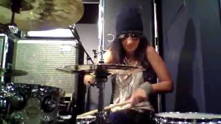 Divinity Roxx's RoxxBoxx Warwick stage Musikmesse BITCHES BREW_Zoom Q3 Cam Day3