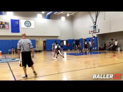 Gabe Cummings plays with Los Angeles Elite against Texas Chaos 2019