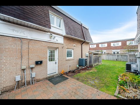 41 Town House Crescent, Brampton Home - Real Estate Properties