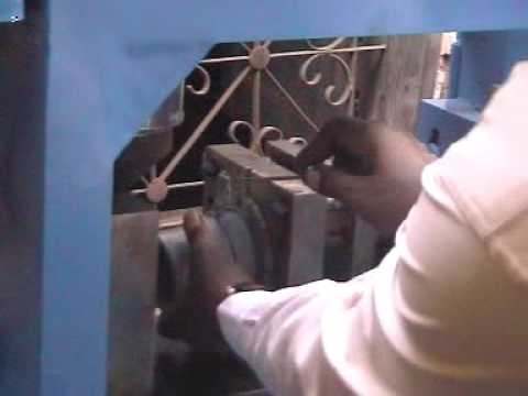 Semi Automatic Pillar Type Moulding Machine