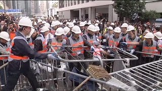 Police clearing Hong Kong protest site met with defiance