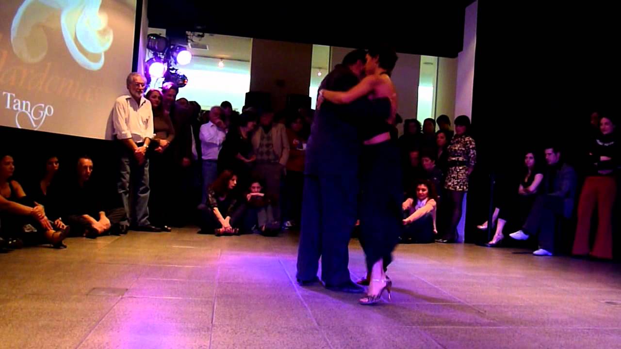 6- La Milonga del Patio presenta a  Veronica Rue y Oscar Montenegro "El llorón"