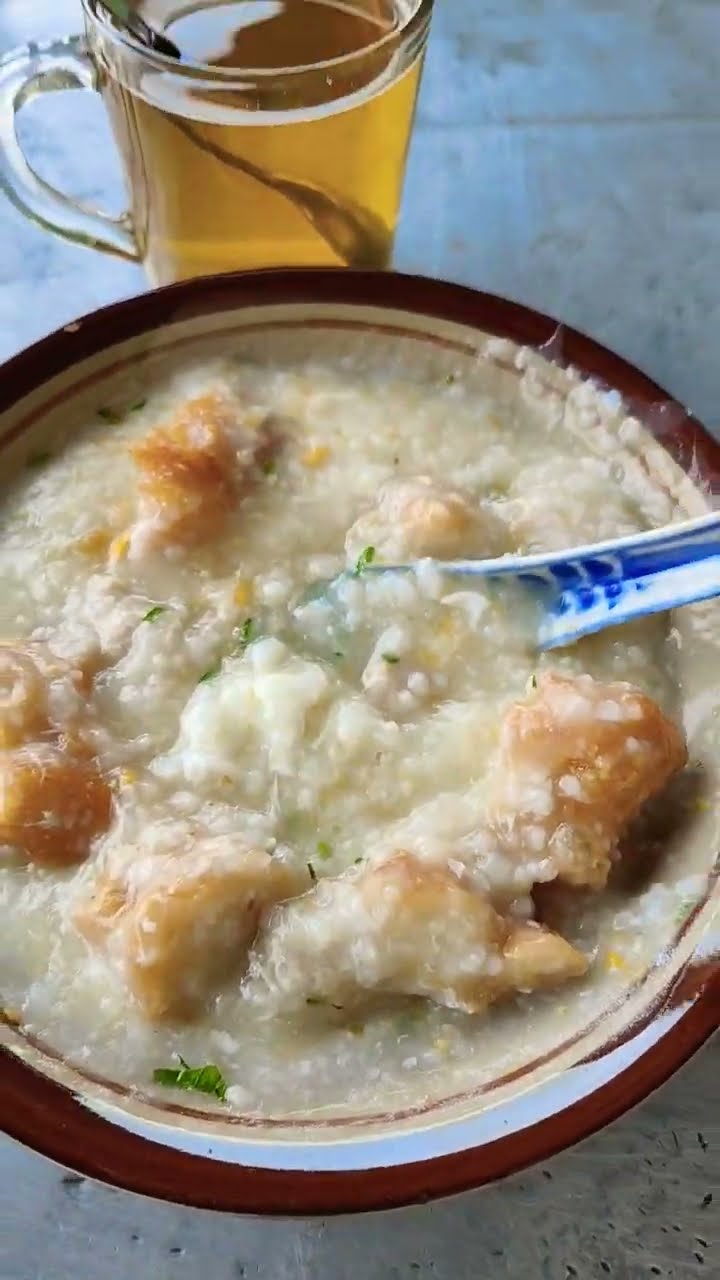 "Jangan lewatkan Bubur Babi di Jl. Bawal, rasanya juara! 🍜✨"