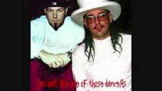 Videoklip Korn - Freak On A Leash (Dante Ross Mix) s textom piesne