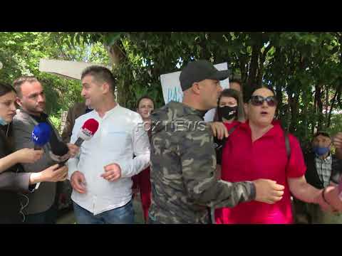 “Në veri e sipër jemi blu, Kuksi asht blu”, mbështetësja e Bashës përplaset me Elezin