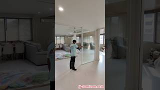 ประตูบานเลื่อนรางบนแบบแบ่งสามเลื่อนเก็บสอง