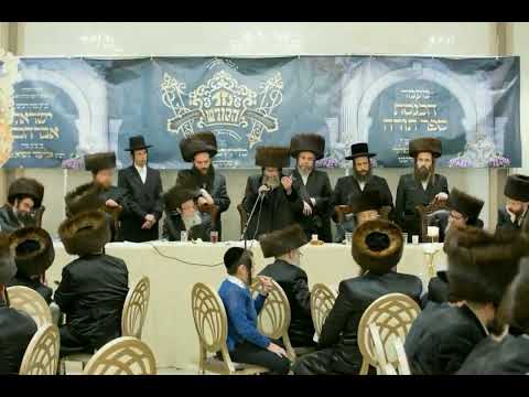 כ"ק אדמו"ר מסקולען שליט"א משבח ר' משה קרויס הי"ו ומקהלת אידיש נחת אחרי שהוציאו את הדיסק סקולען נחת