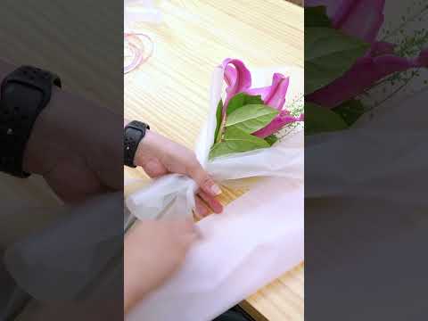 Bouquet wrapping #畢業花束 #bouquetflowers #bouquet #dryflower #花藝教學 #bouquettutorial