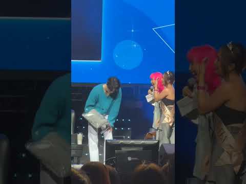 when Park Jinyoung wipes your tears ... #jinyoung #got7 #2023 #manila rendezvous #fanmeeting #fans