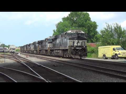 NS 8911 (GE C40-9W) leads  NIT Hostler