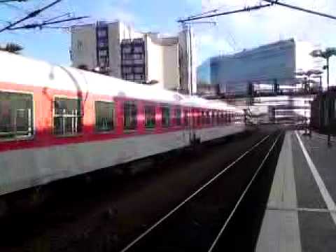 Einfahrt einer BR115 mit einem Auto-Zug in Zoologischer Garten