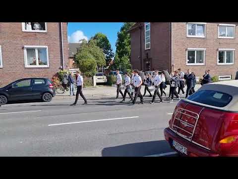 Schützenfest Emden 2022 - Spielmannszug Esens beim Festumzug