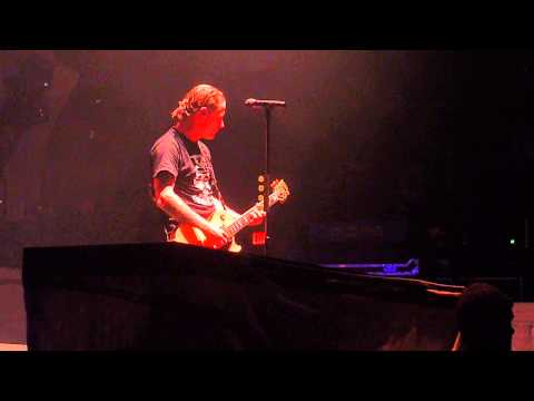 Stone Sour performing "Bother" and "Through the Glass"