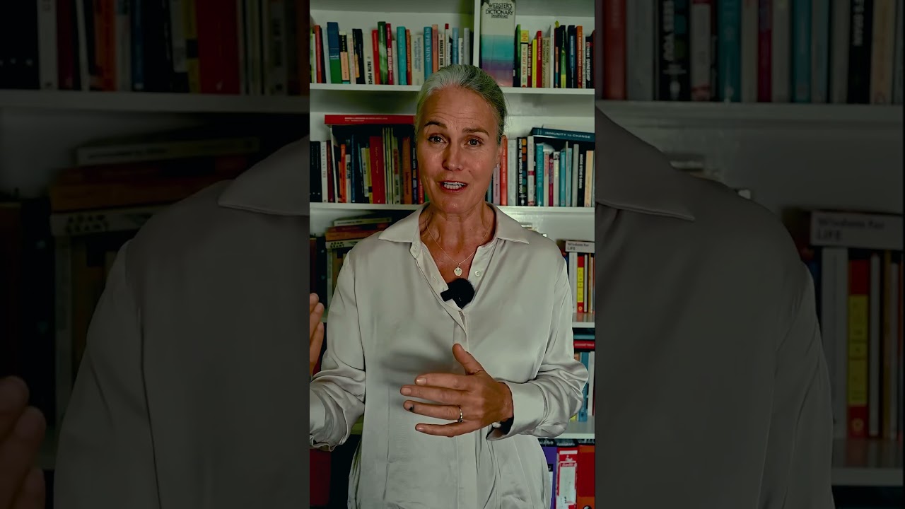 Boardroom Presentation Hacks: Where to Put Your Hands #bodylanguage #professionaltips