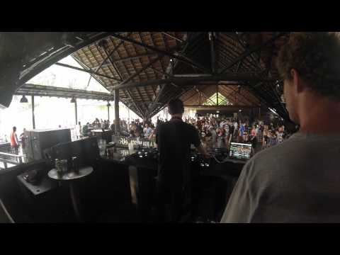 Carlos B playing Noizzed - Free (Carlos B Remix) at El Fortin Club 19/09/2015