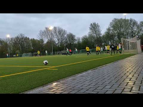 TSV Klausdorf - TSV Altenholz Hime Hakaj (Klausdorf) Kopfballchance zum 2:2 (67.).