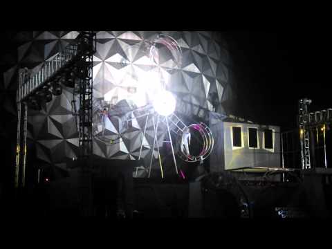 Воздушные гимнасты в Seoul Land вечернее представление