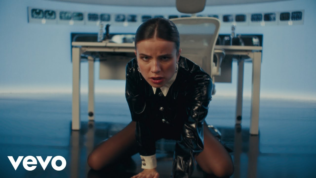 Giulia Be Khởi Động Giai Đoạn Mới Của Dự Án Đa Ngôn Ngữ “GIULIA BE” Bằng Đĩa Đơn “Viciada”