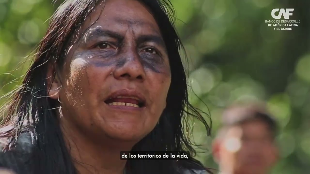 Guillermo Pérez, presidente ejecutivo de Funbotanica y Sara Omi, lideresa indígena del pueblo Emberá