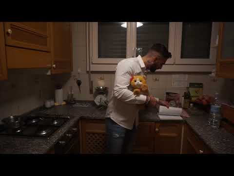 ANDREA BIASCI E LA RICETTA DELL'ANANAS #PARODIA