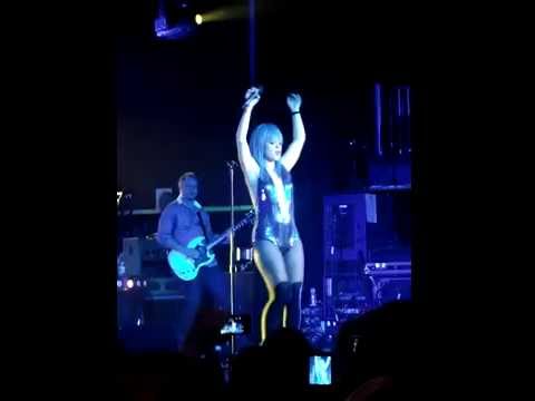 Lily Allen - Womanizer - Sheffield 02 Academy 2009