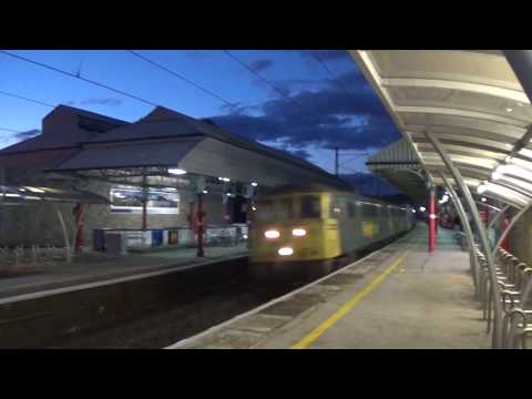 Pair of Class 86s Pass Oxenholme Lake District P1 (10/08/2018)