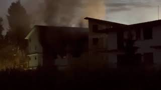 ariano-incendio-in-una-struttura-commerciale