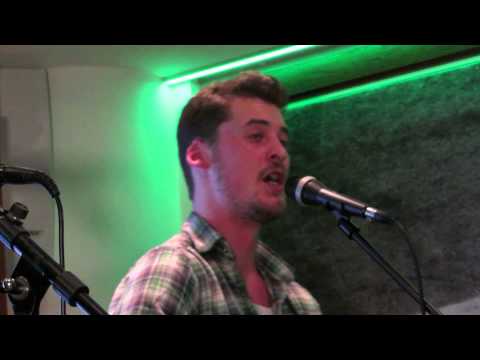 Cluas - "The Queen of Argyll" (Folk Cover), live in Champions Bar, Munich